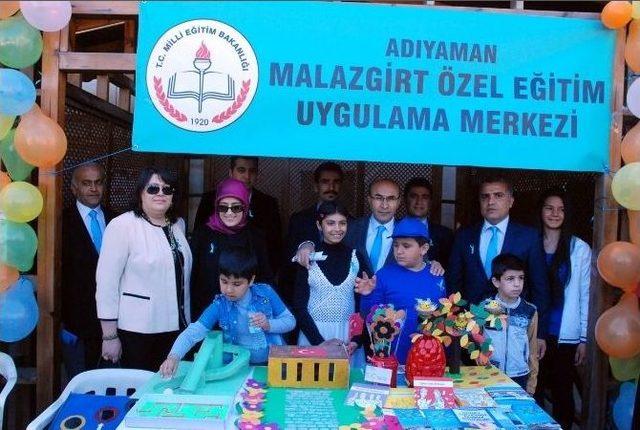 Otistik Çocukların Resim Sergisi Açıldı