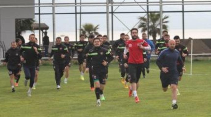 Kocaeli Birlikspor, Karag&uuml;mr&uuml;k Ma&ccedil;ı Hazırlıklarını S&uuml;rd&uuml;r&uuml;yor