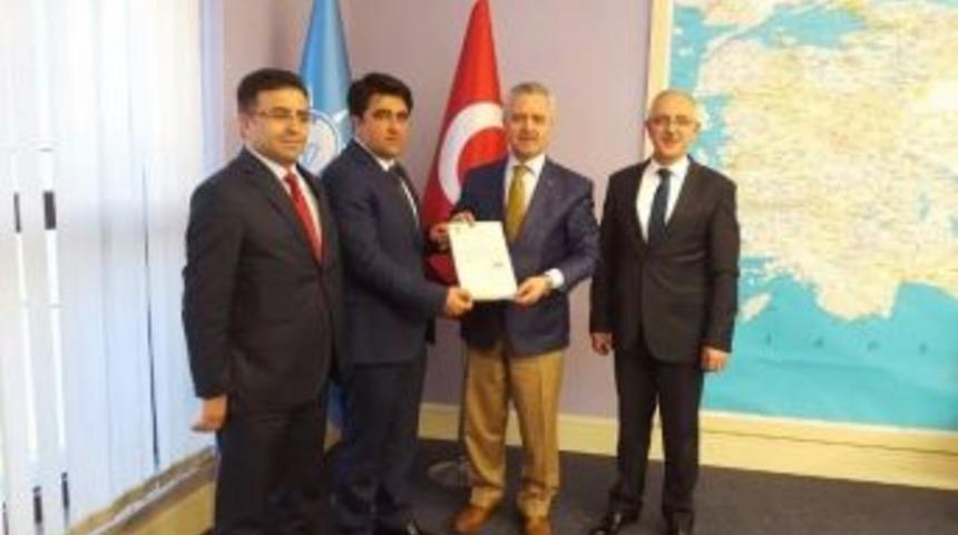 Ak Parti İl Başkanlığına Atanan Ercik Mazbatasını Aldı