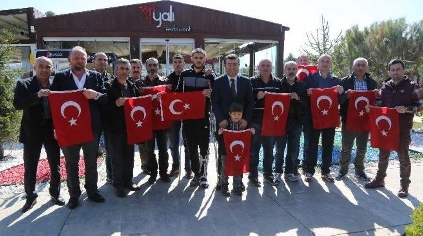 Taşçı, Kahramanlarla Buluştu