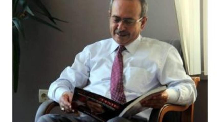 Başkan Asaf Akar, K&uuml;t&uuml;phaneye Kitap Bağışladı