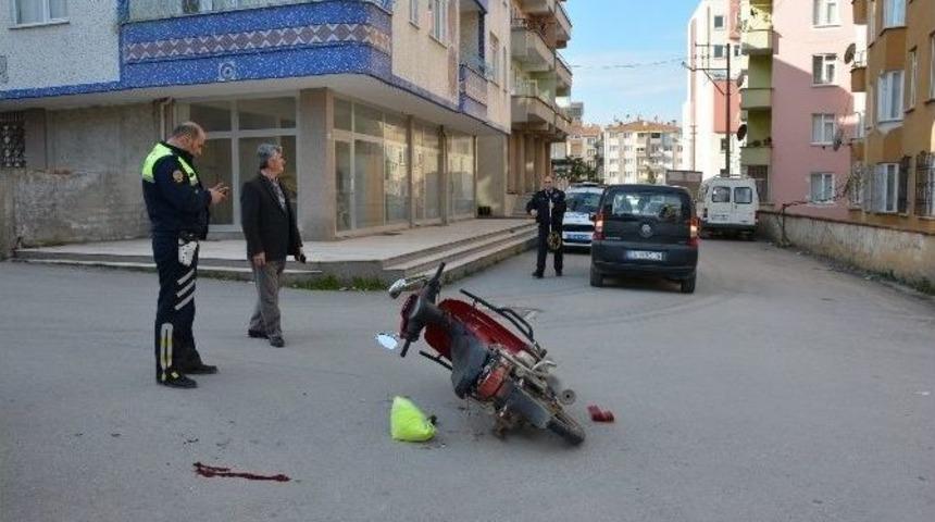 Kamyonetle Motosiklet &Ccedil;arpıştı: 1 Yaralı