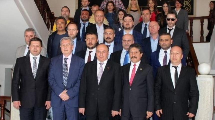 Kosova Heyeti Vali &Ccedil;i&ccedil;ek&rsquo;i Ziyaret Etti