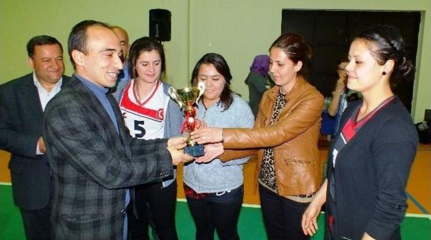 Ulukışla Kaymakamlık Voleybol Turnuvası Tamamlandı