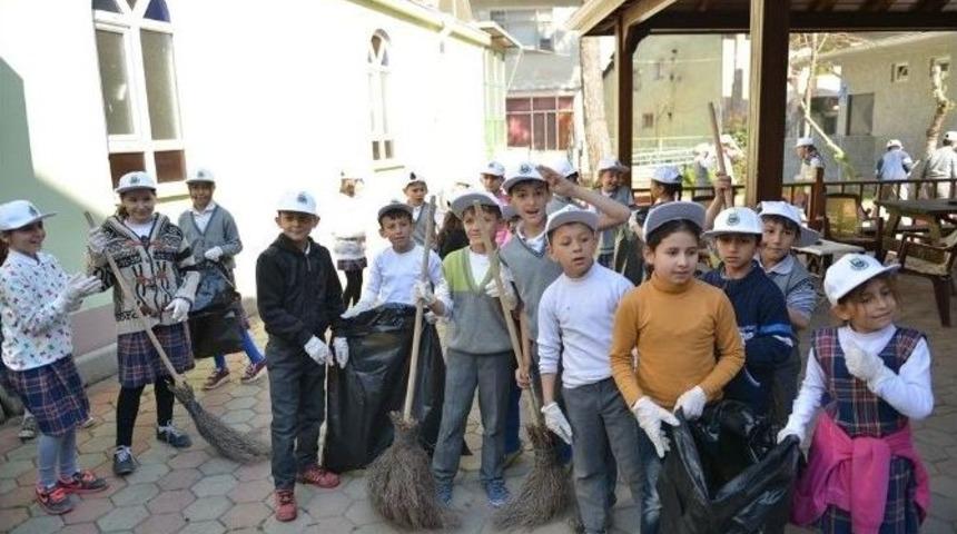 &Ouml;ğrencilerden Bahar Temizliği