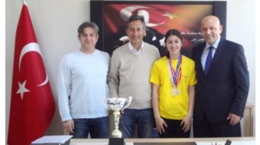 &Ccedil;om&uuml;&rsquo;l&uuml; Sporcudan &Ccedil;ifte Başarı