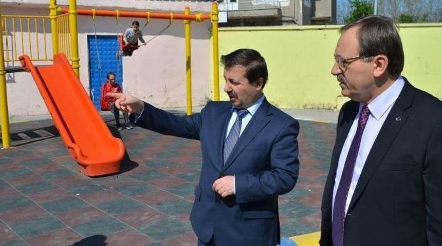 Belediyeden Okula Oyun Parkı