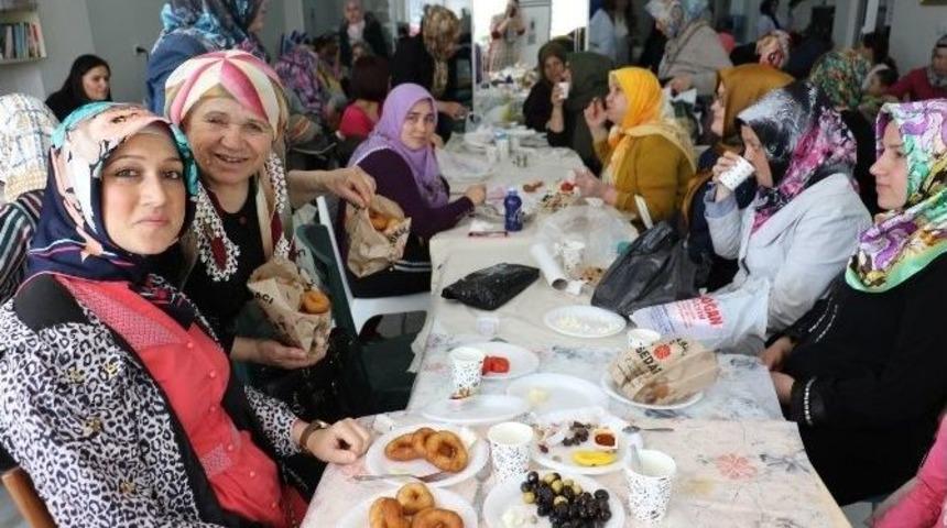 Hanımlar Lokali Kursiyerlerinden Beraberlik Lokması