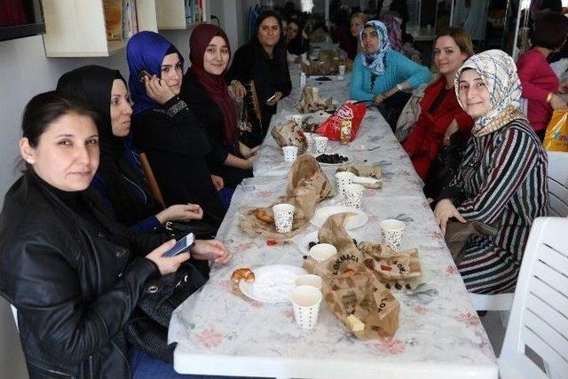 Hanımlar Lokali Kursiyerlerinden Beraberlik Lokması