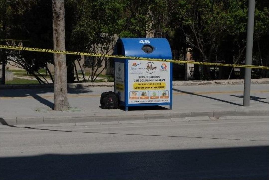 Ş&uuml;pheli Valizden Battaniye Ve Kıyafet &Ccedil;ıktı