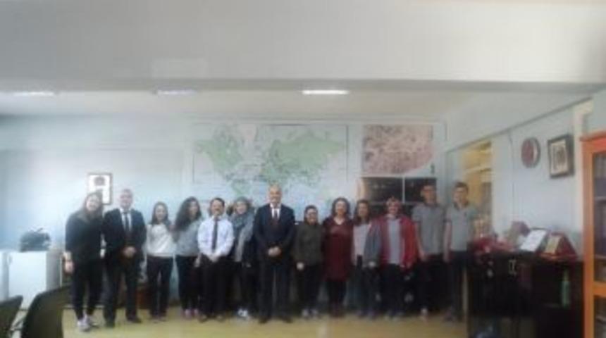 Elektronik Posta Yoluyla İngilizcelerini Geliştiriyorlar