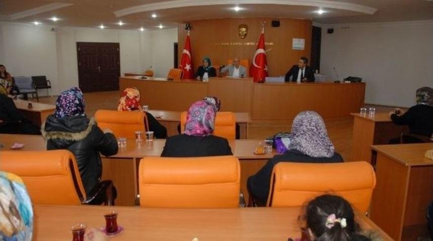 Belediye Ev Hanımlarına Karaman&rsquo;ı Gezdiriyor