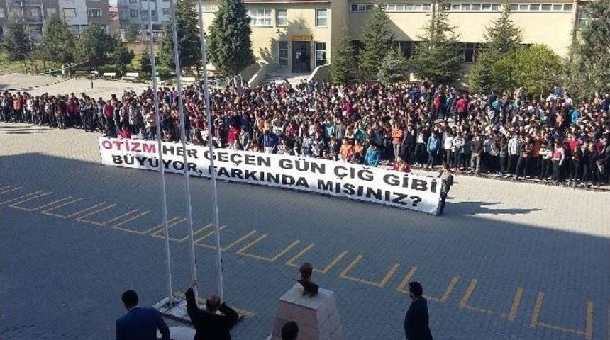 Gen&ccedil;lerin &Ouml;rnek Otizm Duyarlılığı