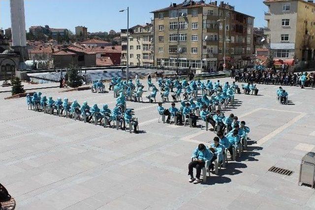 Akdağmadeni İmam Hatip Ortaokulu Öğrencileri Meydana Arapça ‘oku’ Yazdı