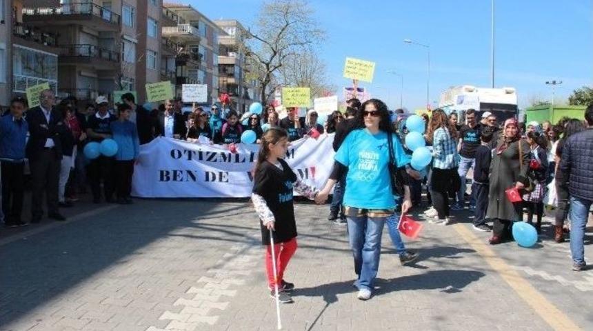 Otizmli &Ccedil;ocuklar Y&uuml;r&uuml;d&uuml;