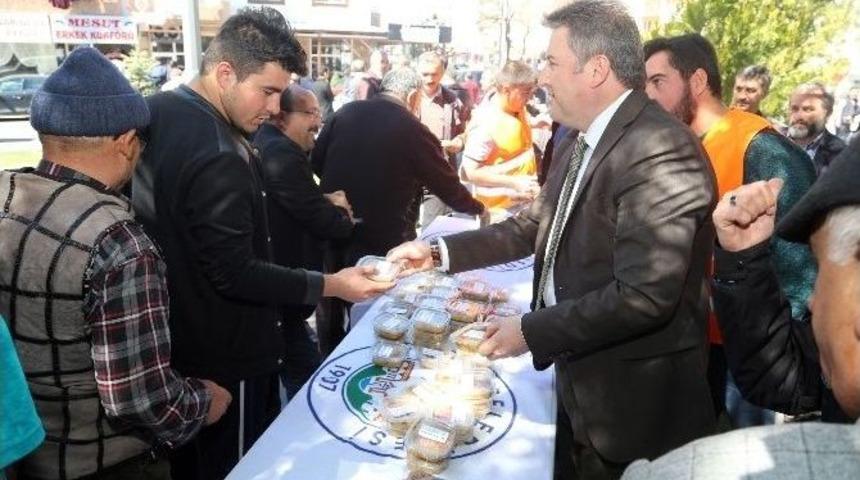 Başkan Palancıoğlu&rsquo;dan Aşure İkramı Ve Kızılay&rsquo;a Destek
