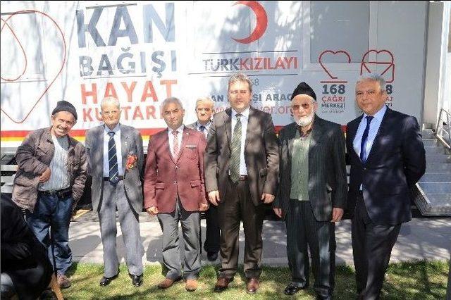 Başkan Palancıoğlu’dan Aşure İkramı Ve Kızılay’a Destek