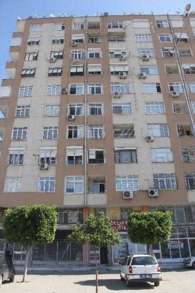 10 Katlı Apartmanın Damından Ölüme Atladı