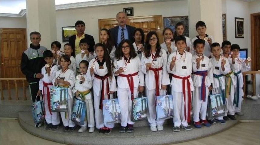 Madalyalı Tekvandocular Başarılarını Paylaştı