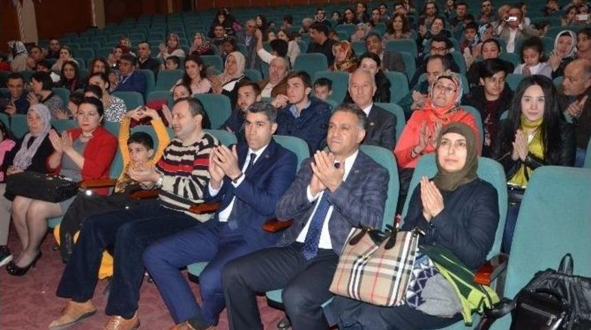 &Ouml;ğrenciler &Ccedil;anakkale Şehitlerini Andı