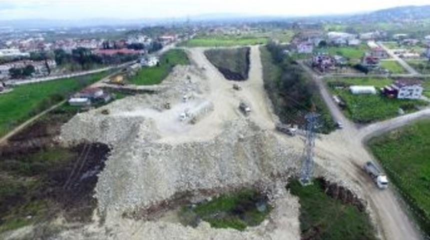 Başiskele Yollarına Günde 15 Bin Ton Dolgu Malzemesi Seriyoruz