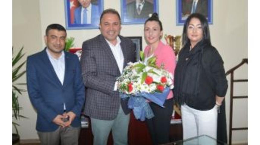 S&ouml;zl&uuml;: "başarı İ&ccedil;in &Ccedil;ok B&uuml;y&uuml;k M&uuml;cadeleler Veriyoruz"