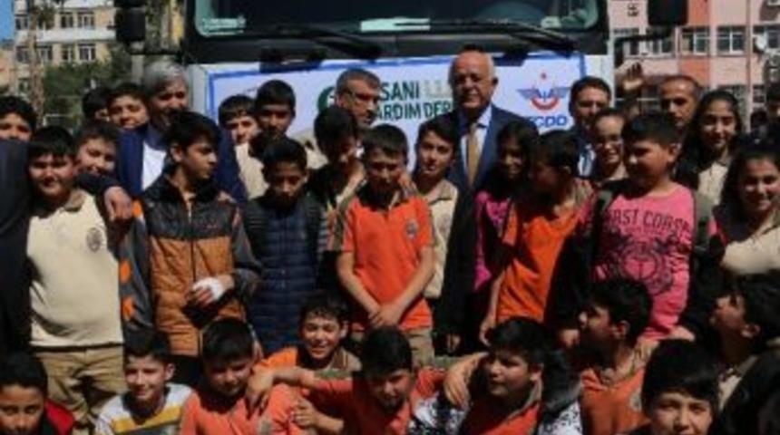 &Ouml;ğrencilerden Bayırbucak T&uuml;rkmenlerine Gıda Yardımı