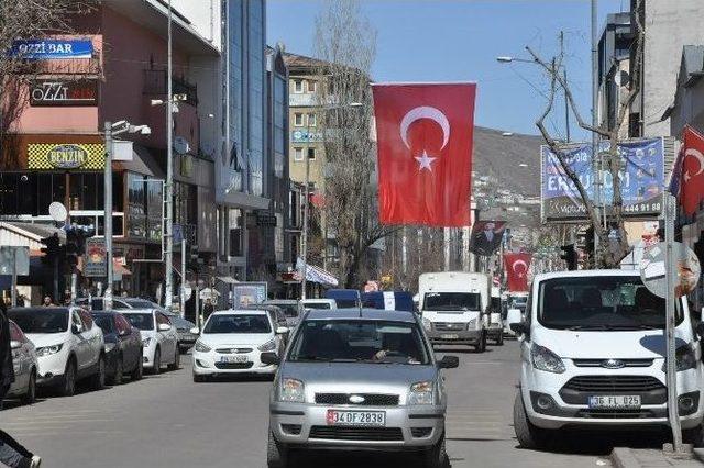 Kars’ta Teröre Bayraklı Tepki