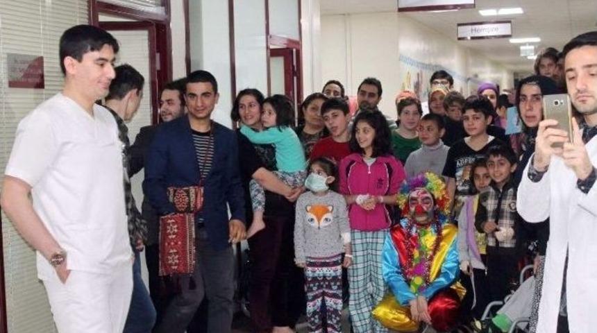 "bırakın Renkleri &Ccedil;ocuklara" Projesi Eğlendirdi