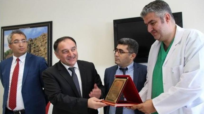 Tayini &Ccedil;ıkan Başhekime Veda G&uuml;n&uuml;