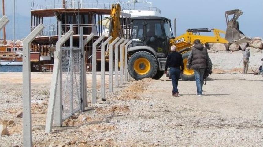 &Ccedil;eşme&rsquo;de Sığınmacılar İ&ccedil;in Geri Kabul Merkezi Kuruluyor
