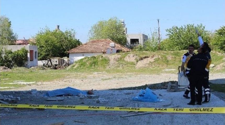 İnşaattan D&uuml;şen Suriyeli İş&ccedil;i &Ouml;ld&uuml;