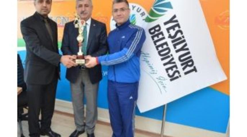 Şampiyonluk Kupası, Başkan Polat&rsquo;a Hediye Edildi