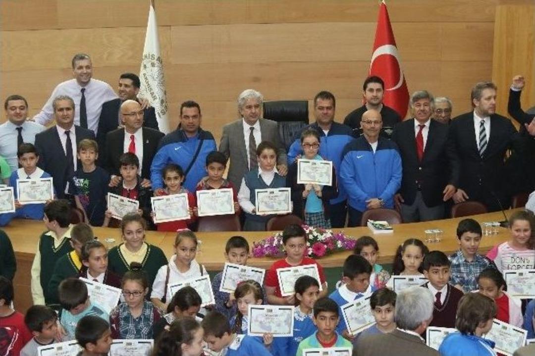 Akhisar&rsquo;da Sporda G&uuml;&ccedil;l&uuml; Bir Gelecek Projesi Sona Erdi