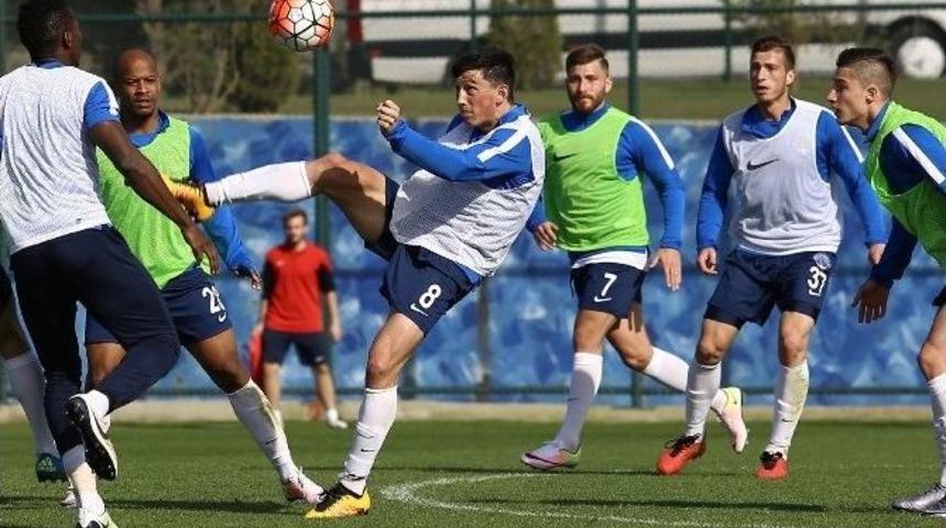 Kasımpaşa, Beşiktaş Ma&ccedil;ı Hazırlıklarını S&uuml;rd&uuml;r&uuml;yor