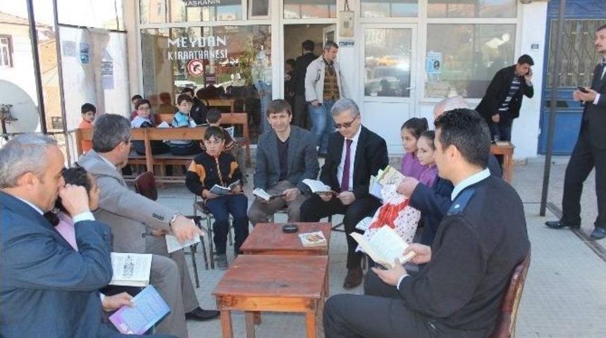 Kahvehanelerde Kitap Okuma Etkinliği