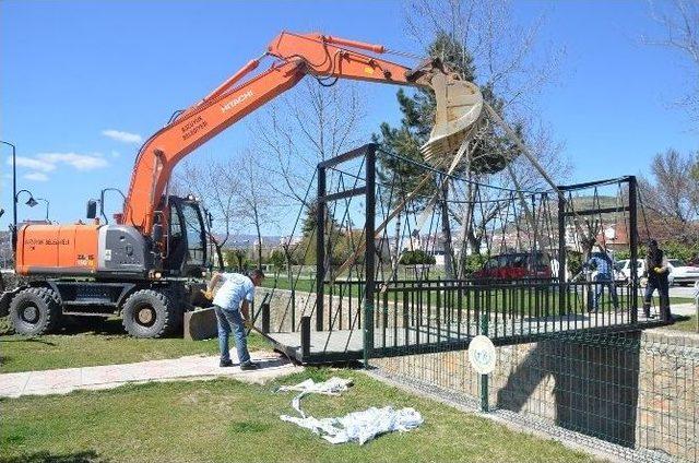 Başkan Yardımcısı Ali Avcıoğlu, Peyzaj Ve Çevre Düzenleme Çalışmalarını Yerinde İnceledi