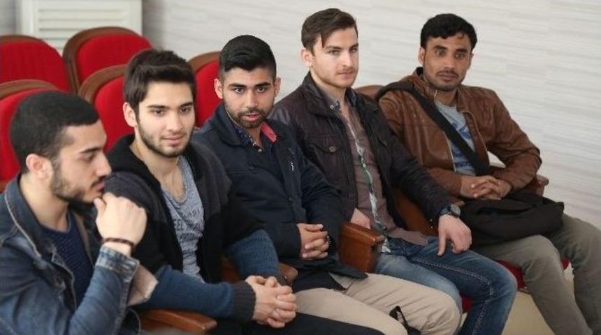 Yabancı &Ouml;ğrencilere T&uuml;rk&ccedil;e Dersi