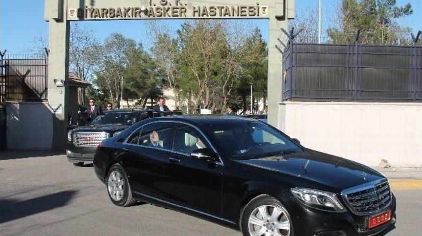 Başbakan Davutoğlu Yaralıları Ziyaret Etti