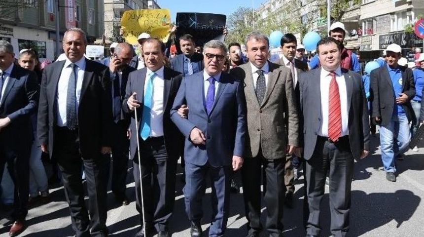 Otizmin Farkındalığı İ&ccedil;in Y&uuml;r&uuml;d&uuml;ler