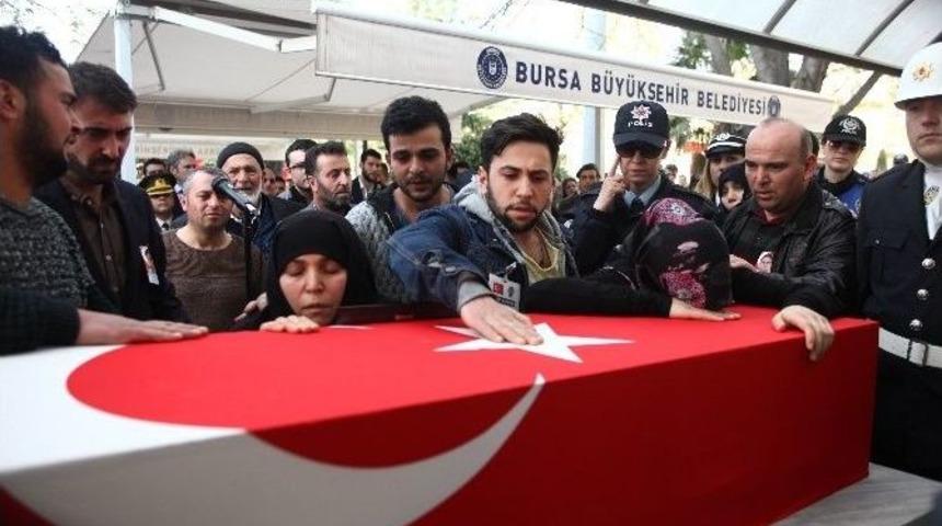 Şehidin Kardeşi: "bu Bayrak İ&ccedil;in Bin Şehit Versek Yine Yıkılmayız"