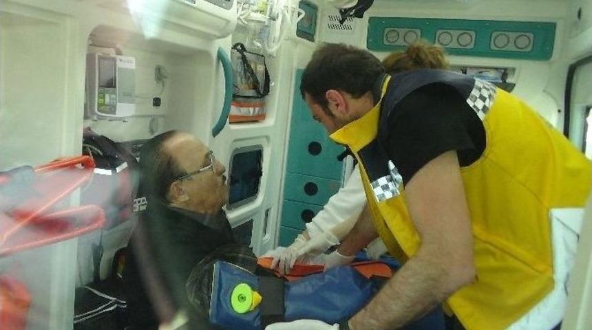 Otomobil Yolun Karşısına Ge&ccedil;meye &Ccedil;alışan Yaşlı Adama &Ccedil;arptı