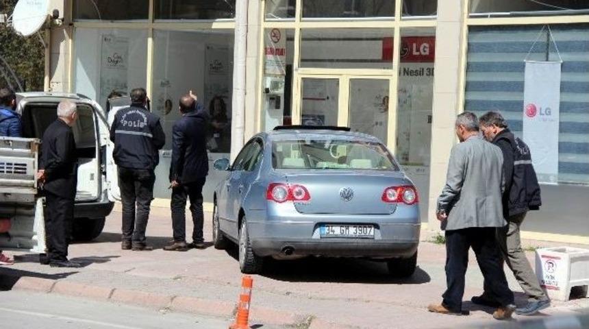 Tartıştıkları Kişiyi Otomobille Ezdiler