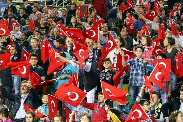 Bakan Kılıç’tan Sporculara Kutlama