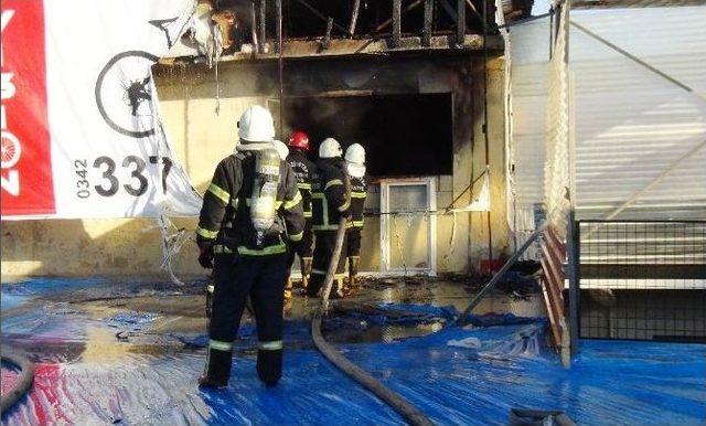 Gaziantep’teki Fabrika Yangını Korkuttu