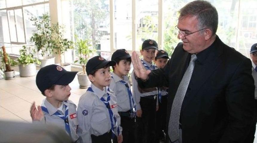 Fethiyeli İzcilerden Kaymakam &Ccedil;alık&rsquo;a Ziyaret