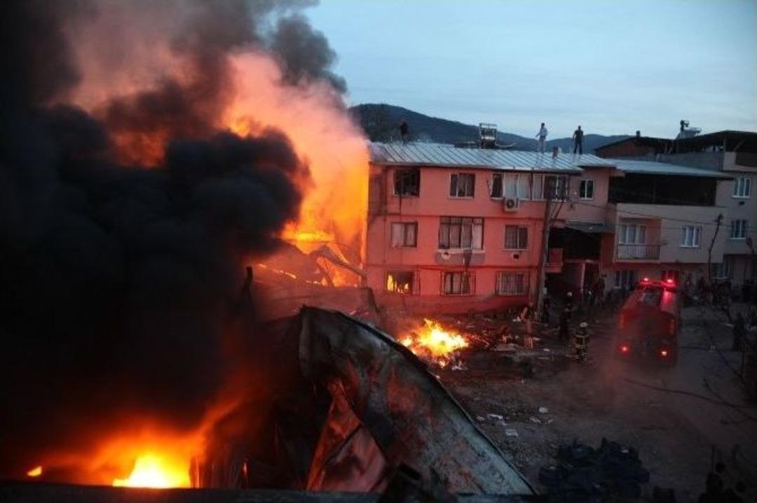 Bursa&rsquo;daki Yangında 4 Buzhane Ve 3 Ev K&uuml;l Oldu