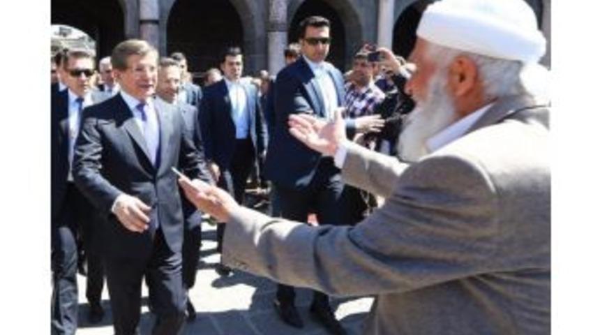 Başbakan Davutoğlu&rsquo;ndan Diyarbakırlılara Teşekk&uuml;r