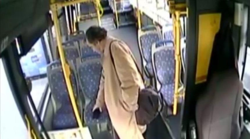 (&ouml;zel Haber) Halk Otob&uuml;s&uuml; Şof&ouml;r&uuml;n&uuml;n Cep Telefonunu &Ccedil;alan Hırsız Kameraya Yakalandı