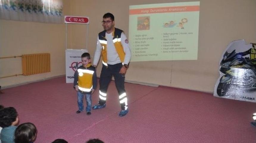 112 Ekibinden Miniklere Yaşama Yol Ver Eğitimi